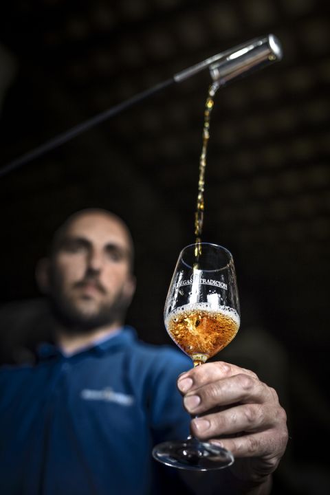 Bodegas Tradicion - pouring sherry