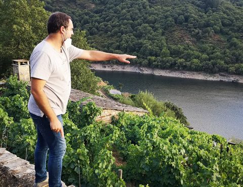 Roberto Regal pointing at the surrounding area from his vineyards, Ribeira Sacra