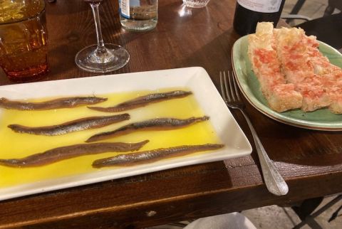 anchovies and tomato bread