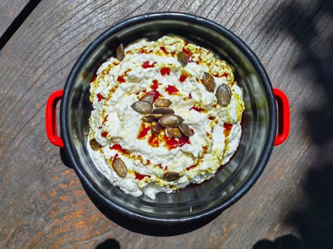 Bucno and skuta - red and green