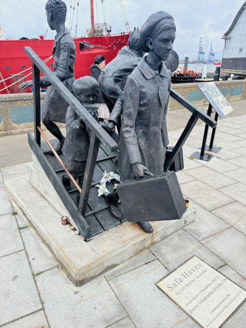 Harwich quayside with Kindertransport memorial