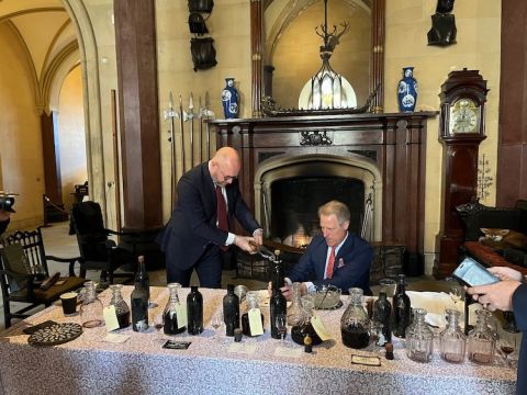 Edwin Vos, Adrian Bridge and port tongs