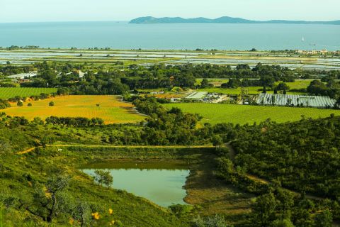 The Mediterranean Sea, the ancient Les Salins de Hyères salt flats, the 19th-century dam – hydrology over time