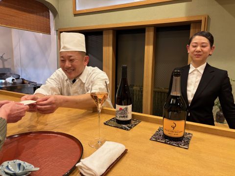 The Noyashichi chef and helper