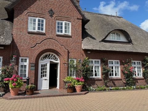 Jorg Muller entrance