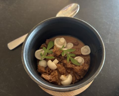 crab with shimeji mushrooms