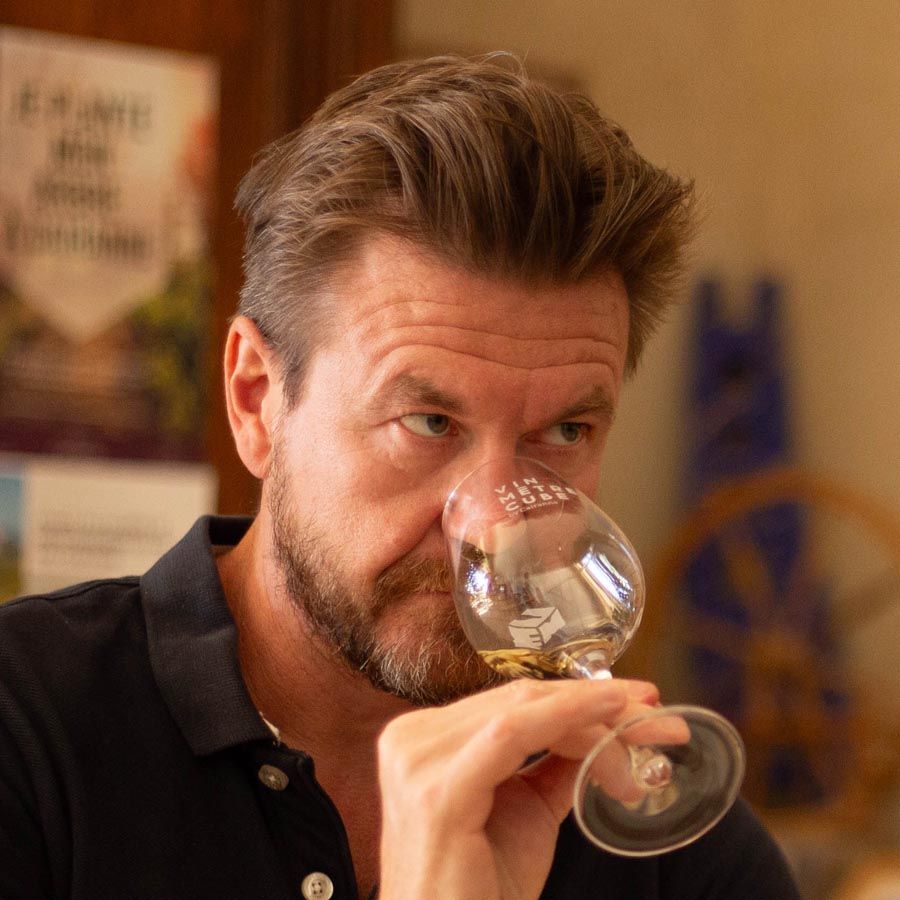 Alistair Cooper MW headshot