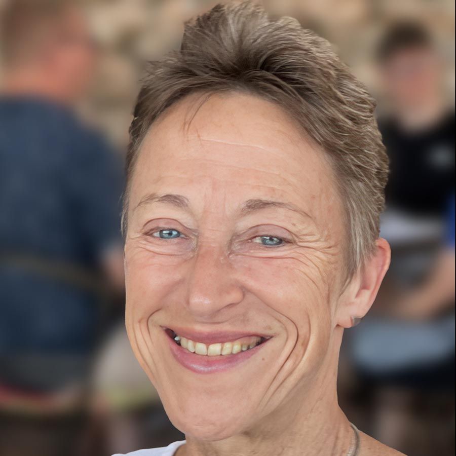 Julia Harding MW headshot