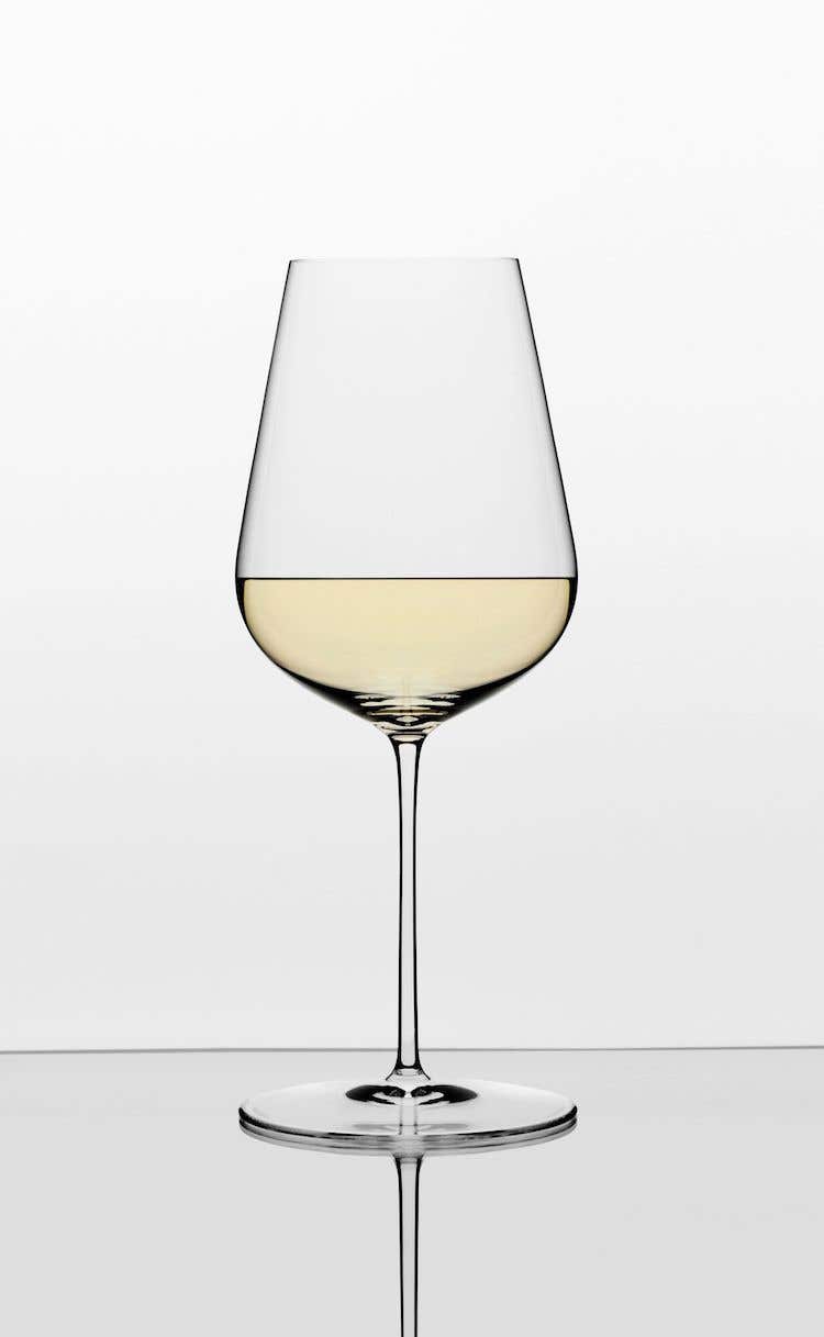 https://www.jancisrobinson.com/sites/default/files/legacy/images/articles-inline/uploads/images/2018/06/1_White_wine_in_glass-2.jpeg
